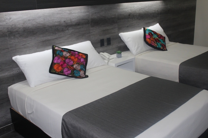 Imagen de la habitación del Hotel Homesuites Malecon. Foto 6