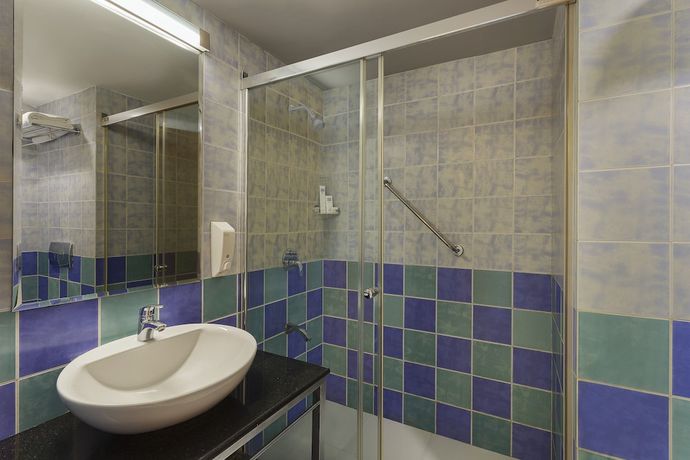 Imagen de la habitación del Hotel Hometel Roorkee. Foto 8