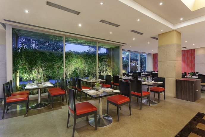 Imagen del bar/restaurante del Hotel Hometel Roorkee. Foto 3