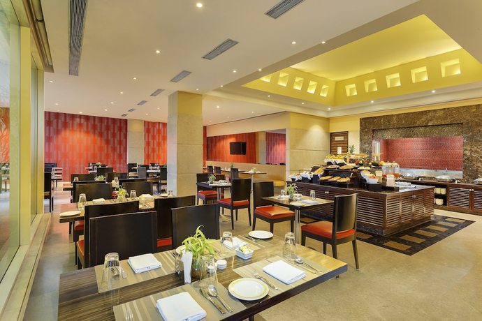 Imagen del bar/restaurante del Hotel Hometel Roorkee. Foto 4