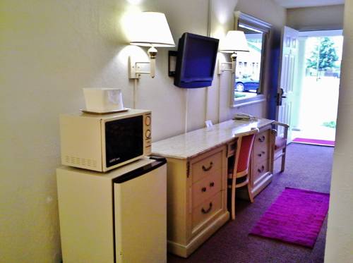 Imagen de la habitación del Hotel Hometown Inn Berea. Foto 10