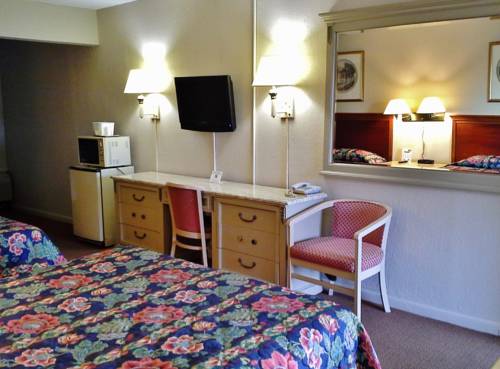 Imagen de la habitación del Hotel Hometown Inn Berea. Foto 11