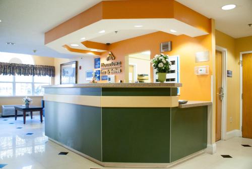 Imagen general del Hotel Hometown Inn & Suites Jacksonville Butler Blvd./Southpoint. Foto 1