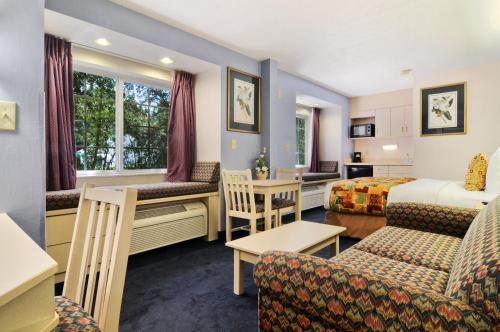 Imagen de la habitación del Hotel Hometown Inn & Suites Jacksonville Butler Blvd./Southpoint. Foto 7