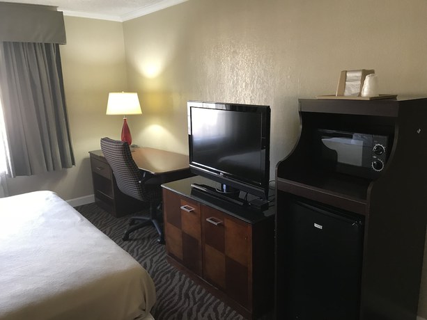 Imagen de la habitación del Hotel Hometown Inn and Suites, Tulsa . Foto 2