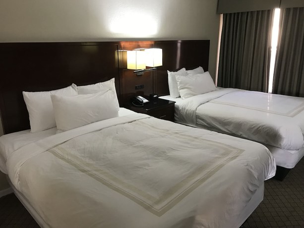 Imagen de la habitación del Hotel Hometown Inn and Suites, Tulsa . Foto 9