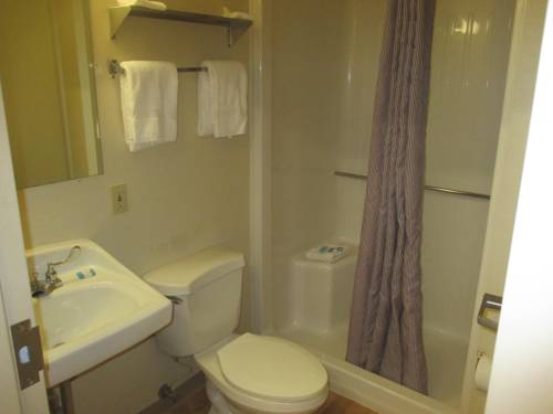 Imagen de la habitación del Hotel Hometowne Studios By Red Roof Atlanta Ne - Norcross South. Foto 4