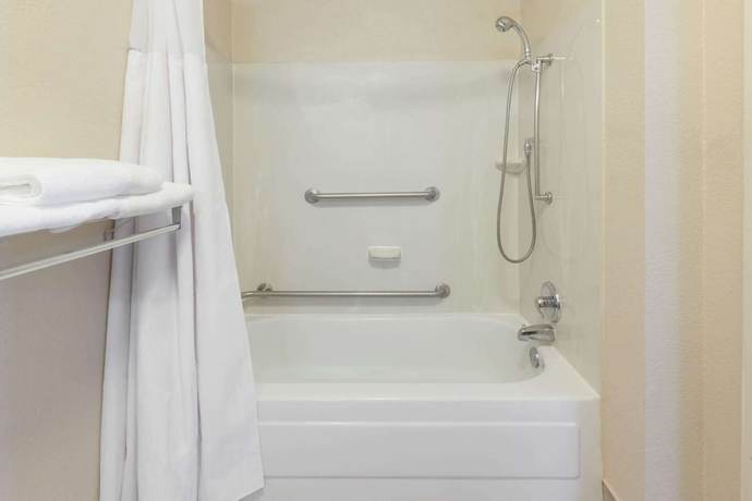Imagen de la habitación del Hotel Hometowne Studios By Red Roof Auburn Hills. Foto 9