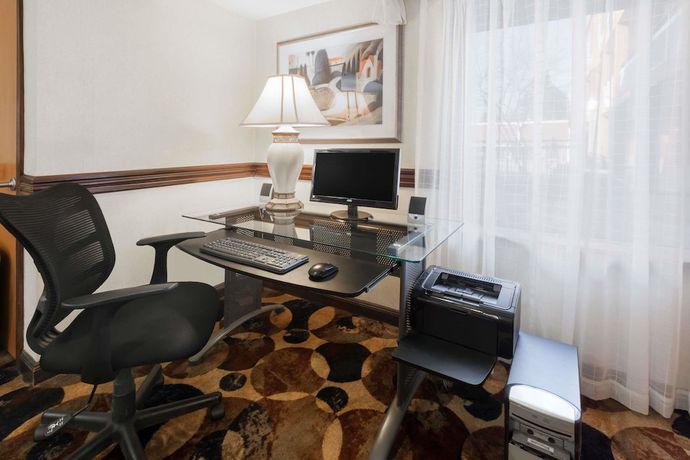 Imagen de los interiores del Hotel Hometowne Studios By Red Roof Auburn Hills. Foto 14