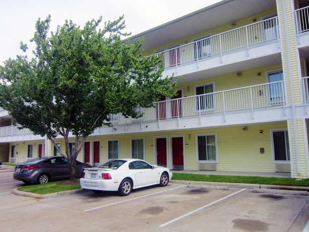 Imagen de los exteriores del Hotel Hometowne Studios By Red Roof Houston - Northwest. Foto 4