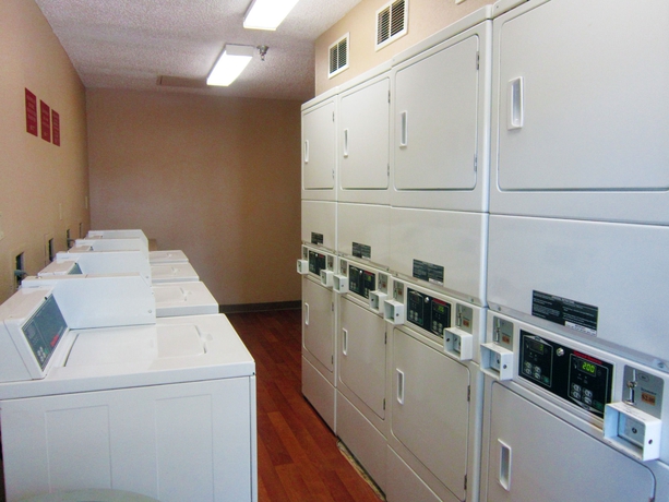 Imagen de los interiores del Hotel Hometowne Studios By Red Roof Houston - Northwest. Foto 6