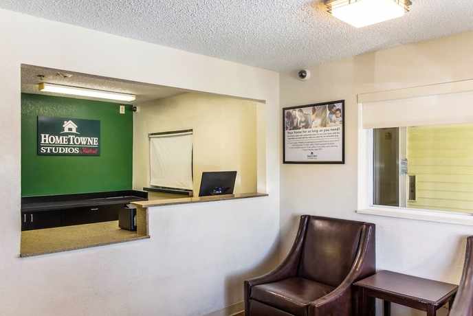 Imagen de los interiores del Hotel Hometowne Studios By Red Roof Houston - West Oaks. Foto 17
