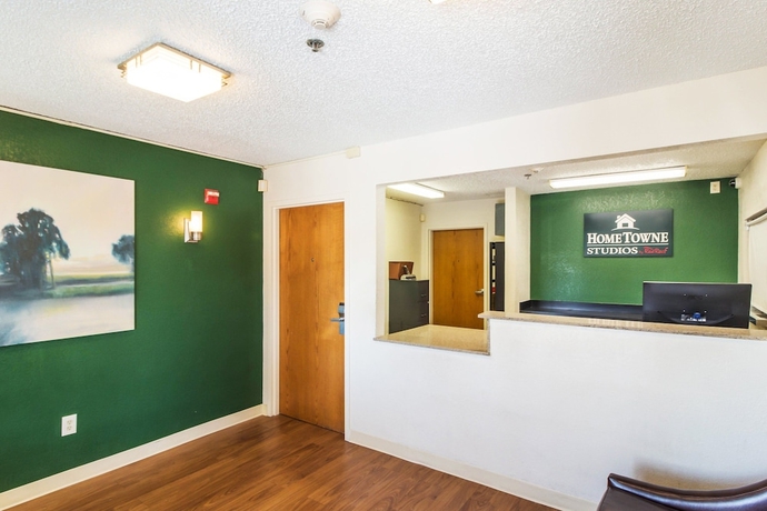 Imagen de los interiores del Hotel Hometowne Studios By Red Roof Houston - West Oaks. Foto 19