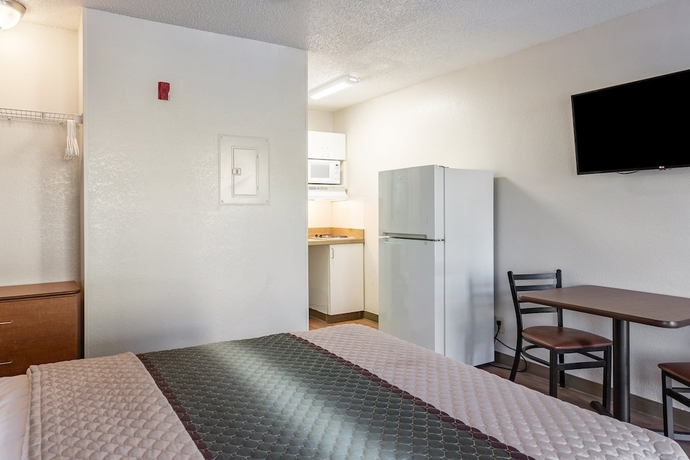 Imagen de la habitación del Hotel Hometowne Studios By Red Roof Nashville - Airport/ Briley Pkwy. Foto 7