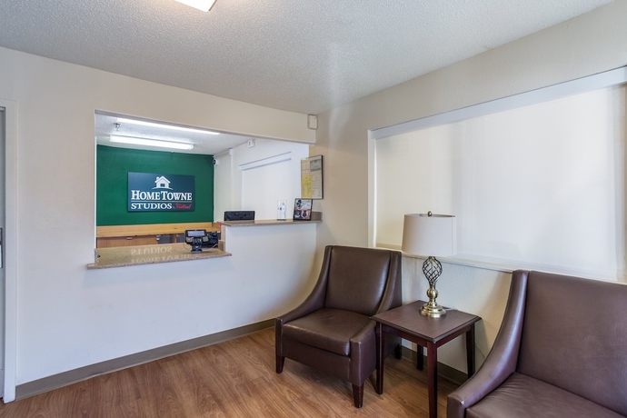 Imagen de los interiores del Hotel Hometowne Studios By Red Roof Nashville - Airport/ Briley Pkwy. Foto 16