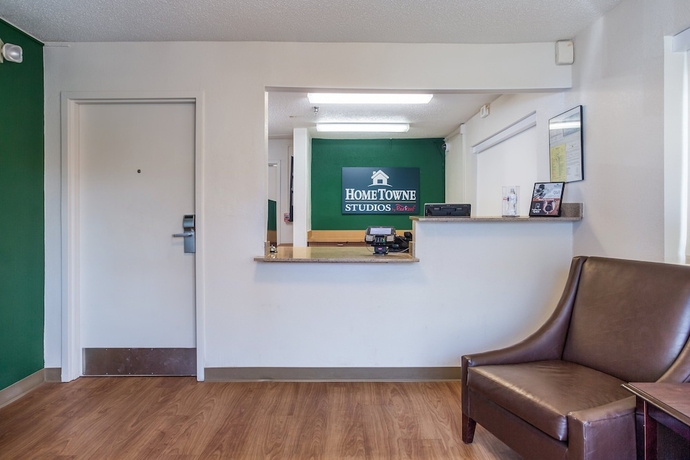 Imagen de los interiores del Hotel Hometowne Studios By Red Roof Nashville - Airport/ Briley Pkwy. Foto 18