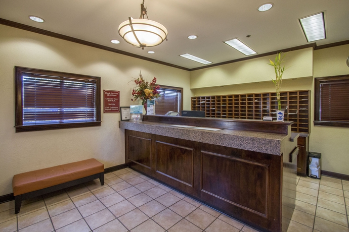 Imagen de los interiores del Hotel Hometowne Studios By Red Roof Orlando South. Foto 16