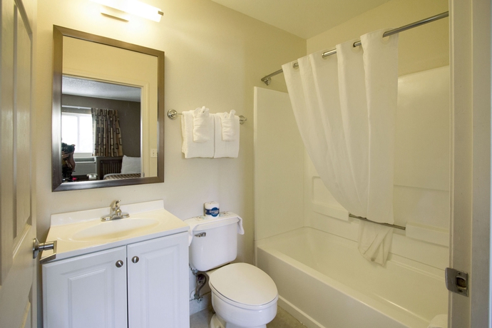 Imagen de la habitación del Hotel Hometowne Studios By Red Roof Orlando South. Foto 9