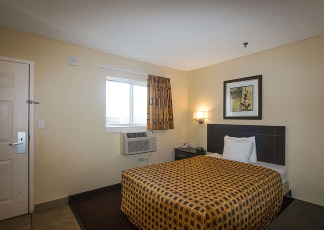 Imagen de la habitación del Hotel Hometowne Studios By Red Roof Orlando South. Foto 11