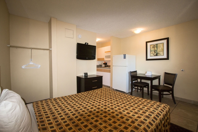 Imagen de la habitación del Hotel Hometowne Studios By Red Roof Orlando South. Foto 13