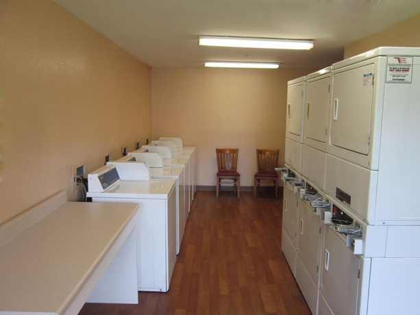 Imagen de los interiores del Hotel Hometowne Studios By Red Roof Orlando - Ucf Area. Foto 11