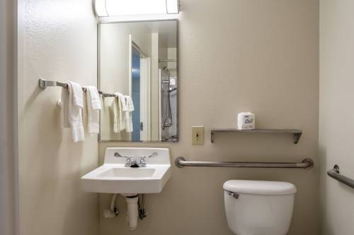 Imagen de la habitación del Hotel Hometowne Studios By Red Roof Salem, Or. Foto 7