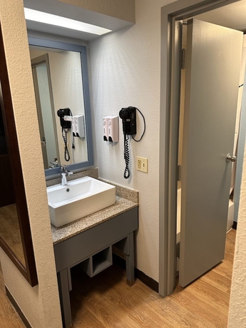 Imagen de la habitación del Hotel Hometowne Studios Lancaster. Foto 8