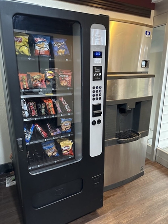 Imagen de los interiores del Hotel Hometowne Studios Lancaster. Foto 12