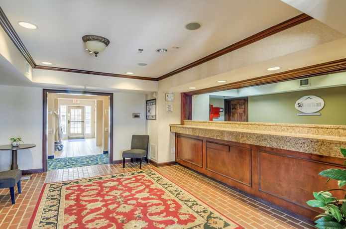 Imagen de la piscina del Hotel Hometowne Studios and Suites By Red Roof Charlotte - Concord. Foto 7