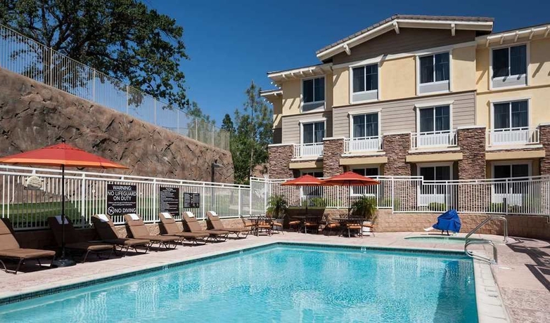 Imagen de la piscina del Hotel Homewood Suites By Hilton Agoura Hills. Foto 15