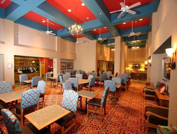 Imagen del bar/restaurante del Hotel Homewood Suites By Hilton Albuquerque Uptown. Foto 2