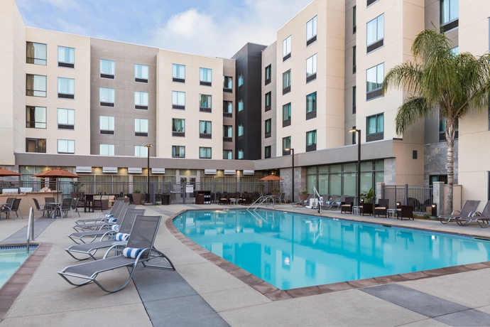 Imagen de la piscina del Hotel Homewood Suites By Hilton Anaheim Resort – Convention Center. Foto 16