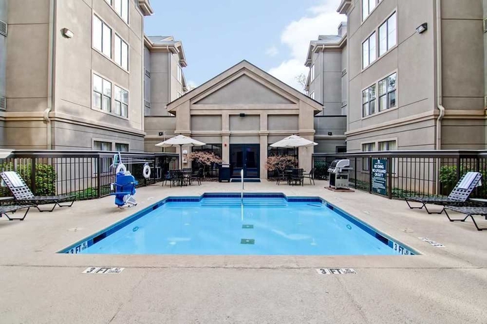 Imagen de la piscina del Hotel Homewood Suites By Hilton Atlanta - Buckhead. Foto 15