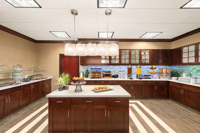 Imagen del bar/restaurante del Hotel Homewood Suites By Hilton Atlanta / Perimeter Center. Foto 2