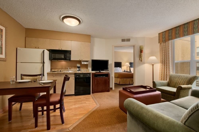 Imagen de los interiores del Hotel Homewood Suites By Hilton Austin-south/airport. Foto 6