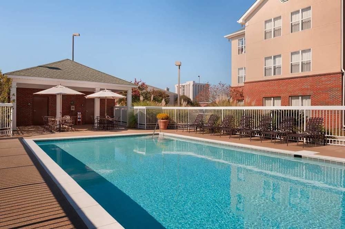 Imagen de la piscina del Hotel Homewood Suites By Hilton Baton Rouge. Foto 14