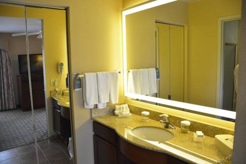 Imagen de la habitación del Hotel Homewood Suites By Hilton Brighton. Foto 11