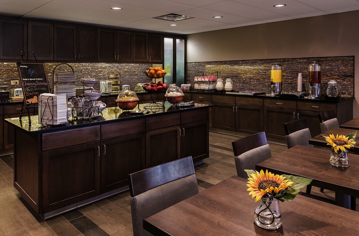 Imagen del bar/restaurante del Hotel Homewood Suites By Hilton Buffalo-airport. Foto 3