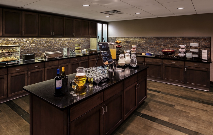 Imagen del bar/restaurante del Hotel Homewood Suites By Hilton Buffalo-airport. Foto 4