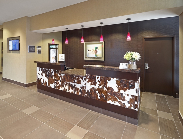Imagen de los interiores del Hotel Homewood Suites By Hilton Calgary-airport, Alberta, Canada. Foto 3
