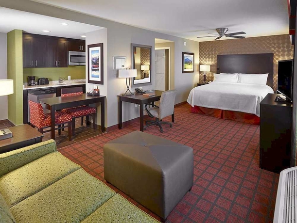 Imagen de los interiores del Hotel Homewood Suites By Hilton Calgary-airport, Alberta, Canada. Foto 7
