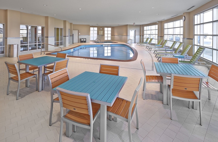 Imagen de la piscina del Hotel Homewood Suites By Hilton Calgary-airport, Alberta, Canada. Foto 14