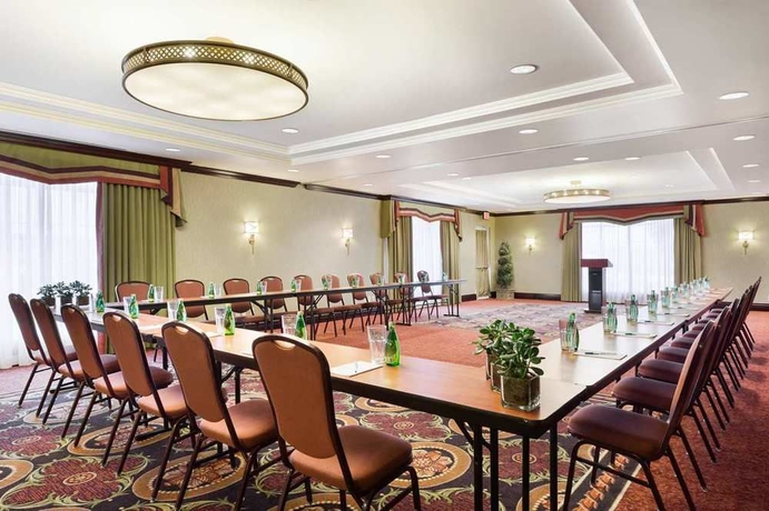 Imagen de los interiores del Hotel Homewood Suites By Hilton Cambridge Waterloo Ontario. Foto 11