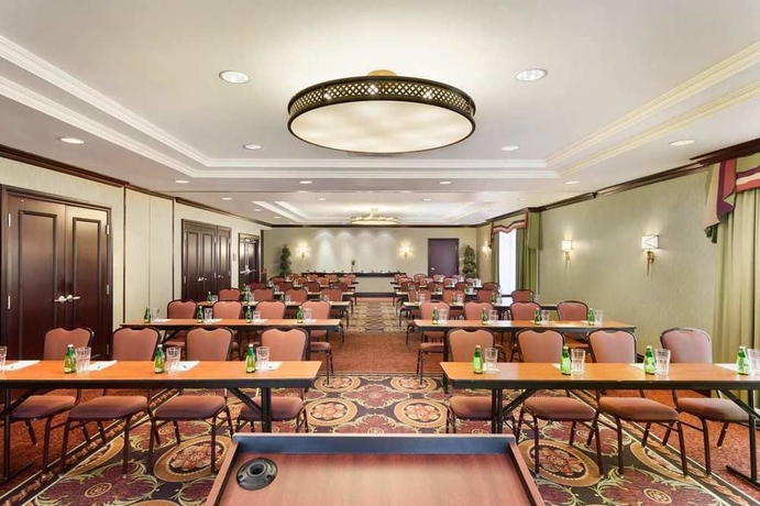 Imagen de los interiores del Hotel Homewood Suites By Hilton Cambridge Waterloo Ontario. Foto 15