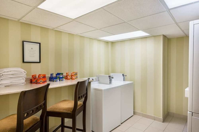Imagen de los interiores del Hotel Homewood Suites By Hilton Cambridge Waterloo Ontario. Foto 16