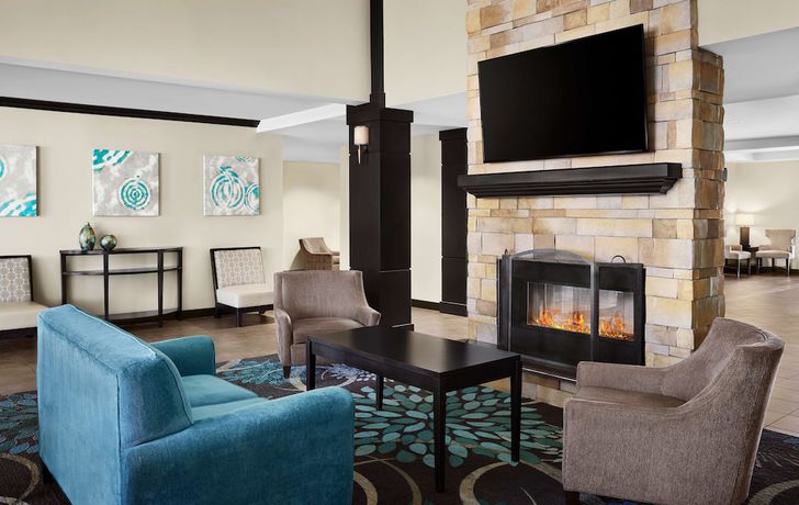 Imagen de los interiores del Hotel Homewood Suites By Hilton Cathedral City Palm Springs. Foto 19