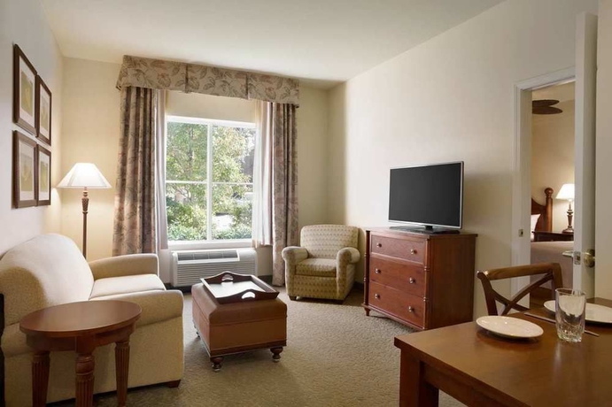 Imagen de los interiores del Hotel Homewood Suites By Hilton Charleston Airport. Foto 11