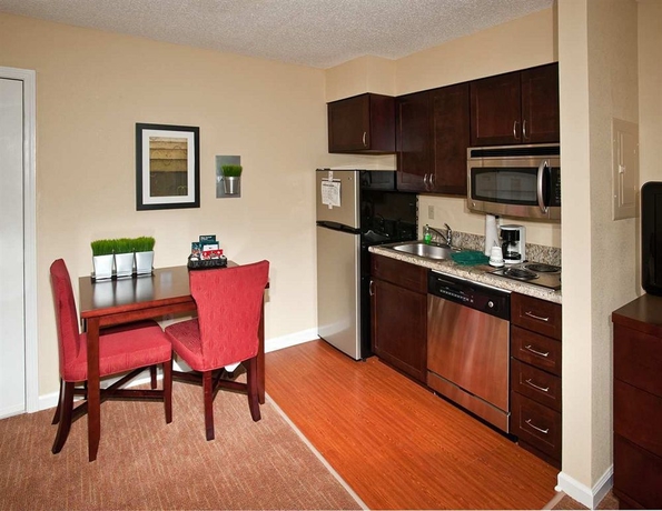 Imagen de la habitación del Hotel Homewood Suites By Hilton Charlotte. Foto 3