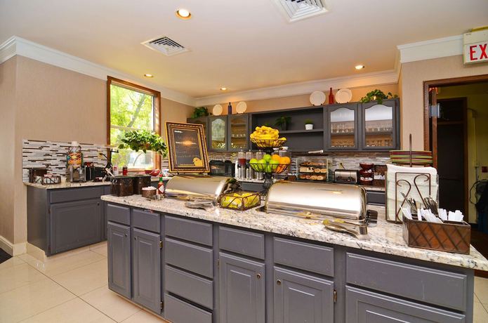 Imagen del bar/restaurante del Hotel Homewood Suites By Hilton Chicago - Schaumburg. Foto 4
