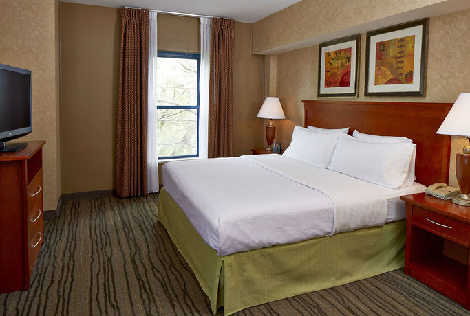 Imagen de la piscina del Hotel Homewood Suites By Hilton Chicago-lincolnshire. Foto 16